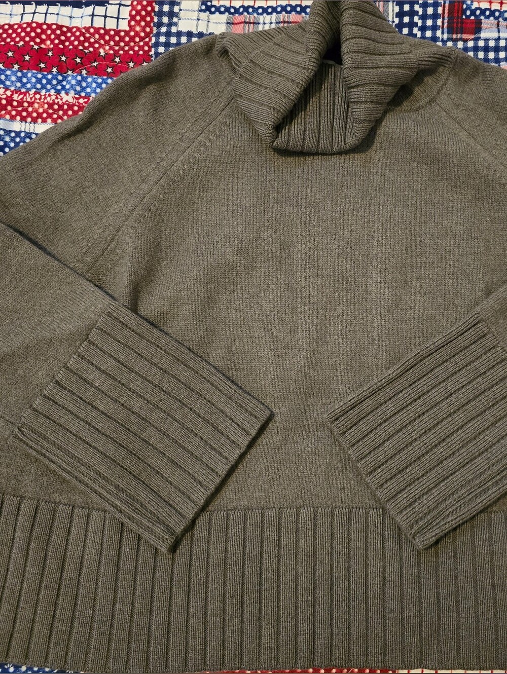 hana san Bruce Turtleneck Sweater in Brown Mouliné